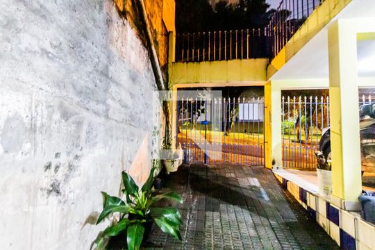 Garagem de casa à venda com 3 quartos, 230m² em Vila Camilopolis, Santo André
