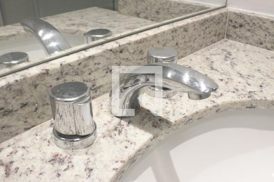 Banheiro - torneira de apartamento para alugar com 1 quarto, 45m² em Bela Vista, São Paulo