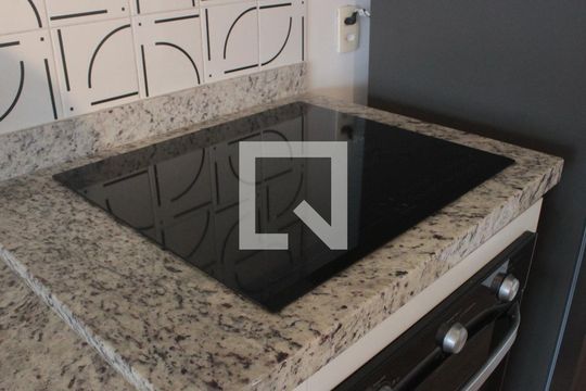Cozinha de apartamento para alugar com 1 quarto, 45m² em Bela Vista, São Paulo