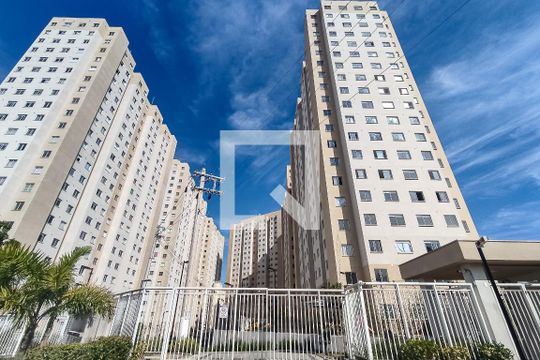 Fachada de apartamento para alugar com 2 quartos, 33m² em Parque Fongaro, São Paulo