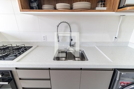 Cozinha de apartamento para alugar com 2 quartos, 33m² em Parque Fongaro, São Paulo