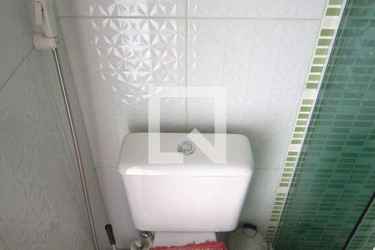 Banheiro 2 de apartamento para alugar com 2 quartos, 100m² em Galo Branco, São Gonçalo