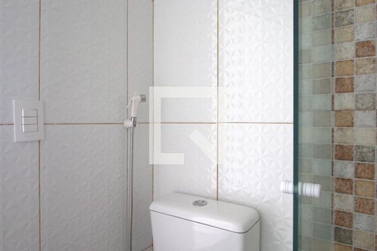 Banheiro de apartamento para alugar com 2 quartos, 100m² em Galo Branco, São Gonçalo