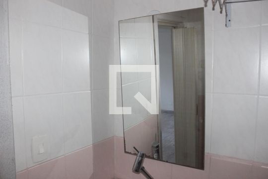 Banheiro de apartamento para alugar com 1 quarto, 35m² em Itararé, São Vicente