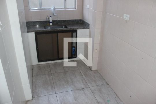 Cozinha de apartamento para alugar com 1 quarto, 35m² em Itararé, São Vicente