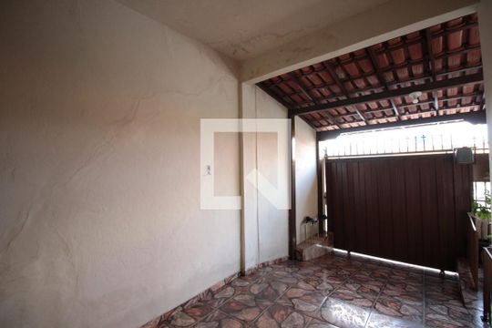 Garagem de casa à venda com 3 quartos, 88m² em Rio Branco, Belo Horizonte