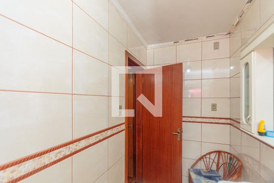 Banheiro 1 de casa à venda com 5 quartos, 217m² em Nonoai, Porto Alegre