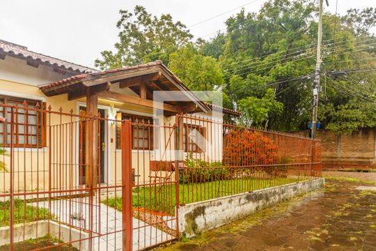 Fachada de casa à venda com 5 quartos, 217m² em Nonoai, Porto Alegre