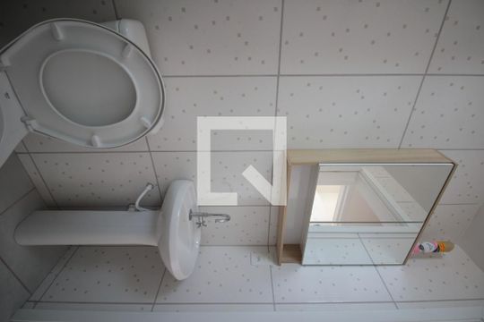 Banheiro Social de apartamento para alugar com 2 quartos, 49m² em Planalto, Belo Horizonte