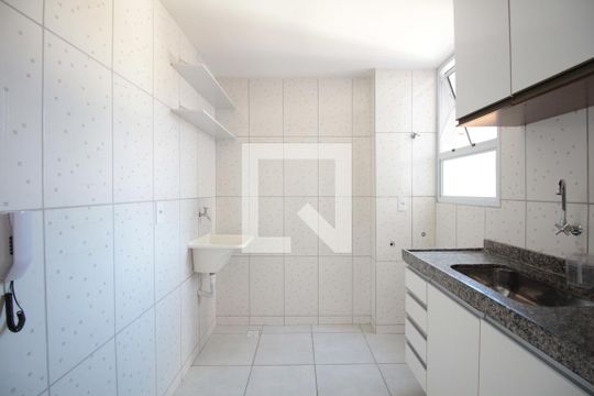 Cozinha e Área de Serviço de apartamento para alugar com 2 quartos, 49m² em Planalto, Belo Horizonte