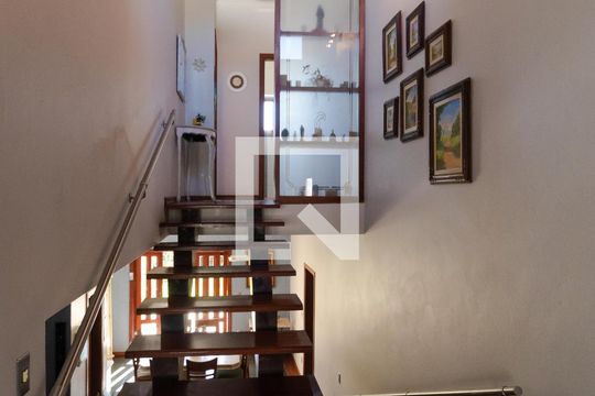 Escada de casa de condomínio à venda com 6 quartos, 298m² em Loteamento Caminhos de San Conrado, Campinas