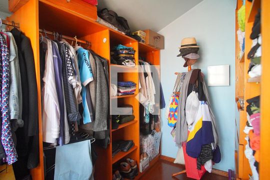 Closet da suíte de casa à venda com 4 quartos, 270m² em Jardim Maua, Novo Hamburgo