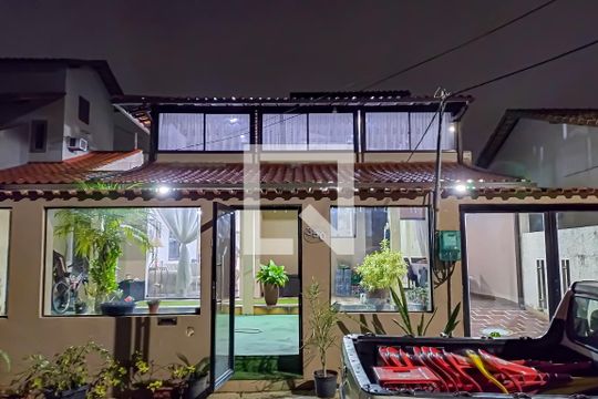 Fachada de casa para alugar com 3 quartos, 300m² em Taquara, Rio de Janeiro