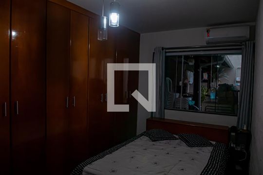 Quarto 1 de casa para alugar com 3 quartos, 300m² em Taquara, Rio de Janeiro