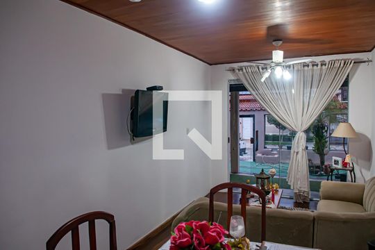 Sala de casa para alugar com 3 quartos, 300m² em Taquara, Rio de Janeiro