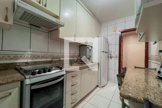Cozinha de apartamento para alugar com 3 quartos, 70m² em Jardim Planalto, Goiânia
