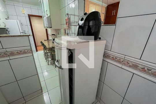 Detalhe da cozinha de apartamento para alugar com 3 quartos, 70m² em Jardim Planalto, Goiânia
