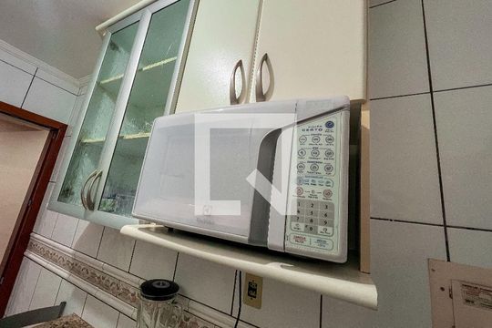 Detalhe da cozinha de apartamento para alugar com 3 quartos, 70m² em Jardim Planalto, Goiânia