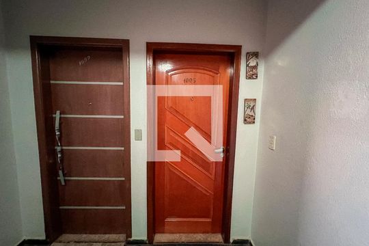 Porta de apartamento para alugar com 3 quartos, 70m² em Jardim Planalto, Goiânia