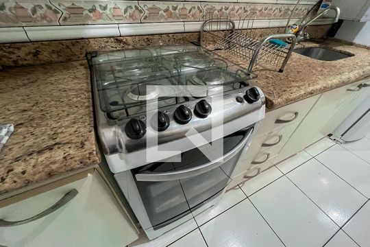 Detalhe da cozinha de apartamento para alugar com 3 quartos, 70m² em Jardim Planalto, Goiânia