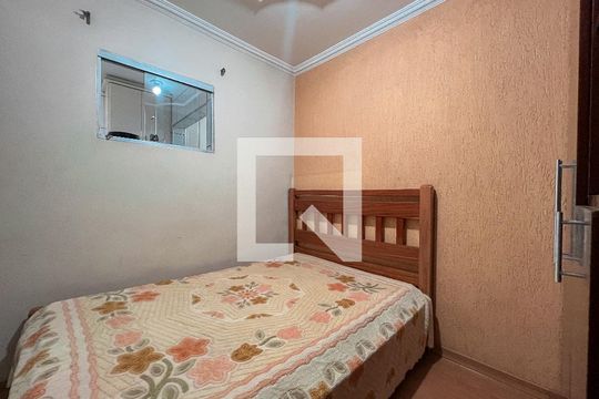 Suíte de apartamento para alugar com 3 quartos, 70m² em Jardim Planalto, Goiânia