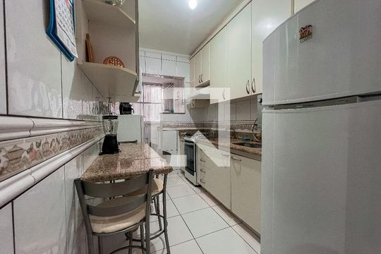 Cozinha de apartamento para alugar com 3 quartos, 70m² em Jardim Planalto, Goiânia