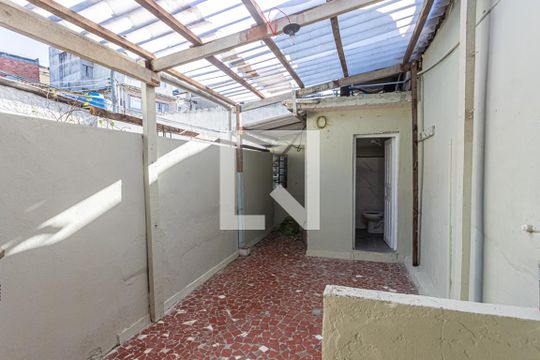 Área de serviço e quintal de casa para alugar com 1 quarto, 60m² em Parque Mandi, São Paulo