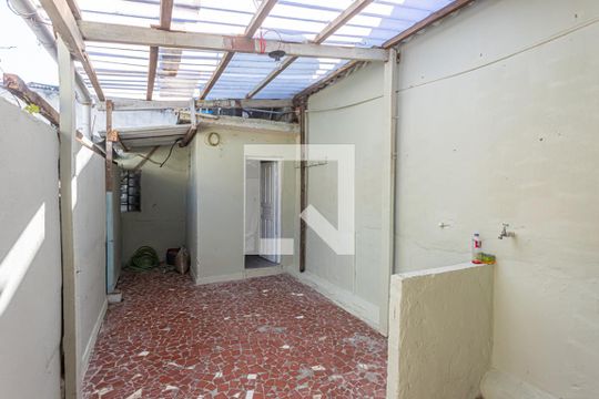 Área de serviço e quintal de casa para alugar com 1 quarto, 60m² em Parque Mandi, São Paulo