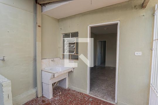 Área de serviço e quintal de casa para alugar com 1 quarto, 60m² em Parque Mandi, São Paulo