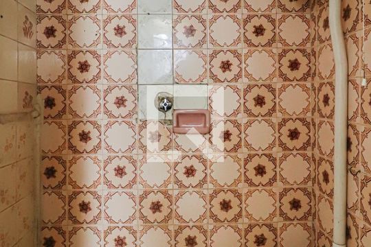 Banheiro de kitnet/studio para alugar com 1 quarto, 30m² em Cachoeirinha, Belo Horizonte