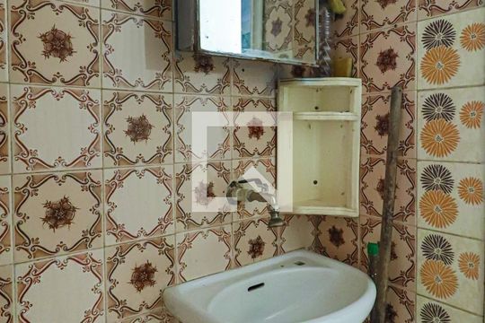 Banheiro de kitnet/studio para alugar com 1 quarto, 30m² em Cachoeirinha, Belo Horizonte