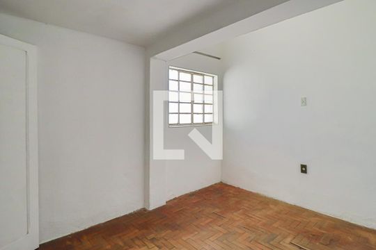 Quarto  de kitnet/studio para alugar com 1 quarto, 30m² em Cachoeirinha, Belo Horizonte