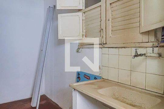 Cozinha de kitnet/studio para alugar com 1 quarto, 30m² em Cachoeirinha, Belo Horizonte