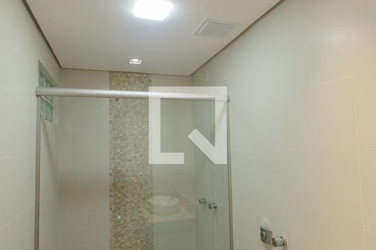 Banheiro  de casa à venda com 3 quartos, 171m² em Guarujá, Porto Alegre