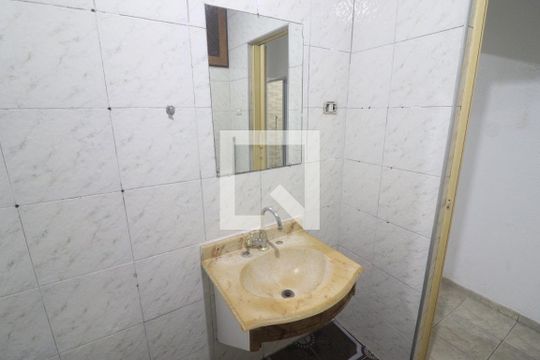 Banheiro  de casa para alugar com 1 quarto, 45m² em Vila Guaca, São Paulo