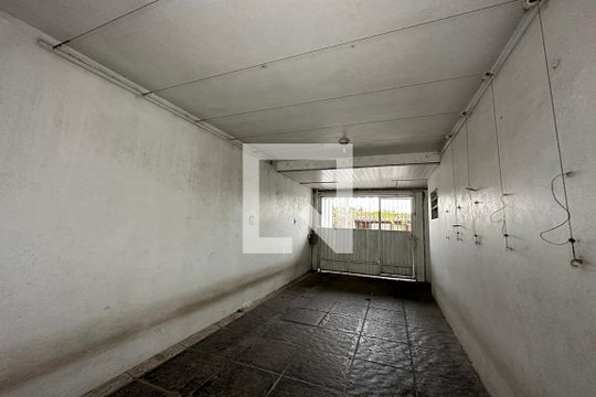 Garagem  de casa à venda com 4 quartos, 220m² em Fátima, Canoas