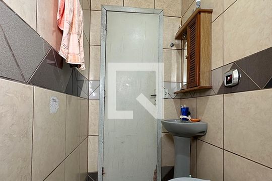 Banheiro 1 de casa à venda com 4 quartos, 220m² em Fátima, Canoas
