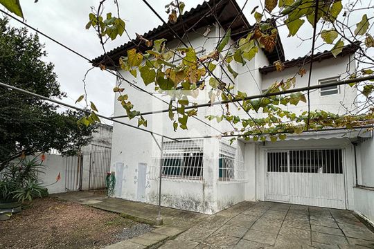 Pátio  de casa à venda com 4 quartos, 220m² em Fátima, Canoas