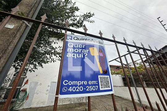 Placa  de casa à venda com 4 quartos, 220m² em Fátima, Canoas