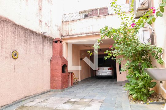 Garagem de casa para alugar com 3 quartos, 269m² em Engenho de Dentro, Rio de Janeiro