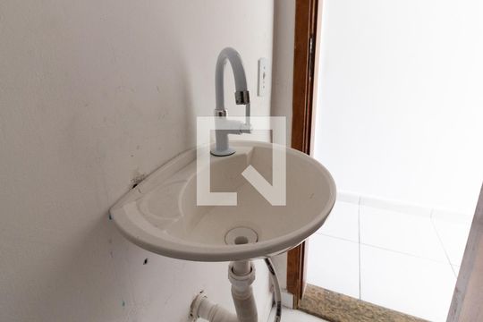 Lavabo de casa para alugar com 2 quartos, 125m² em Vila União (zona Leste), São Paulo