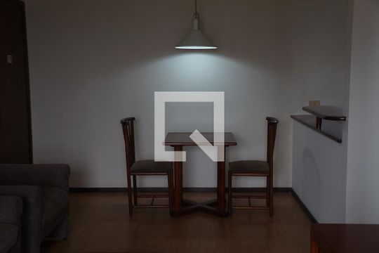 Sala de apartamento para alugar com 1 quarto, 44m² em Centro, Curitiba