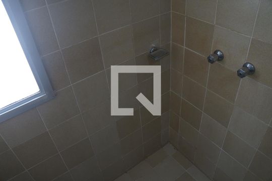 Banheiro de apartamento para alugar com 1 quarto, 44m² em Centro, Curitiba