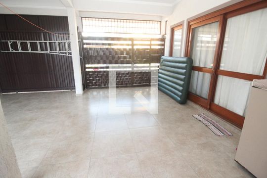 Garagem de casa de condomínio à venda com 3 quartos, 190m² em Hípica, Porto Alegre