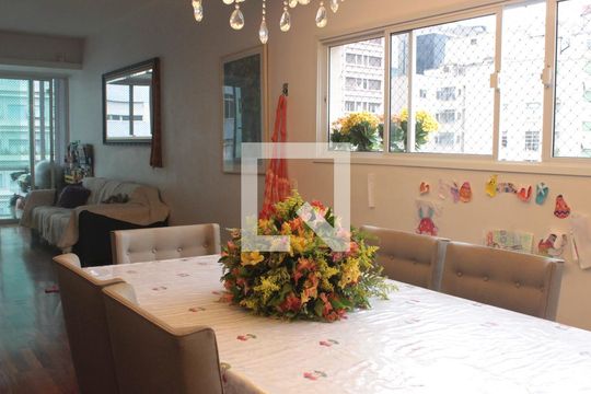 Sala 1 de apartamento à venda com 3 quartos, 160m² em Bela Vista, São Paulo