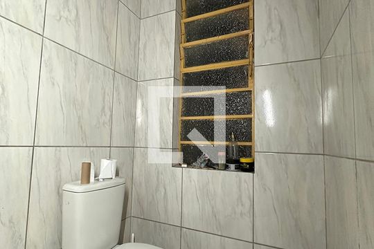 Banheiro de casa à venda com 2 quartos, 75m² em Centro, São Leopoldo