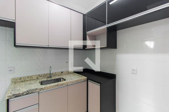 Cozinha de apartamento para alugar com 2 quartos, 44m² em Jardim Ana Rosa, São Paulo
