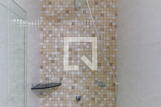 Banheiro de apartamento para alugar com 2 quartos, 44m² em Jardim Ana Rosa, São Paulo