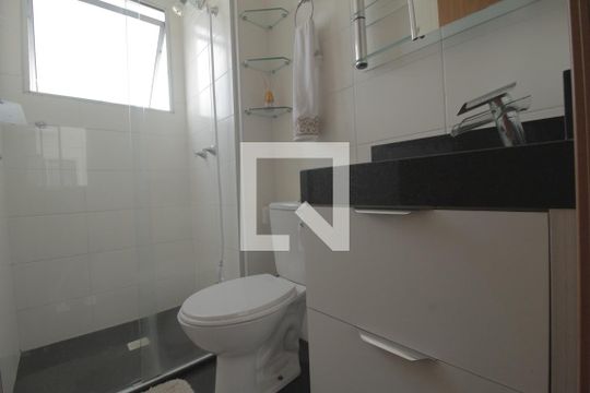 Banheiro de apartamento para alugar com 2 quartos, 47m² em São José, Canoas
