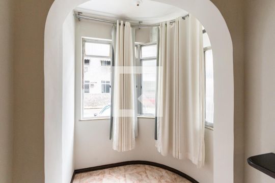 Sala de apartamento para alugar com 2 quartos, 78m² em Grajau, Rio de Janeiro